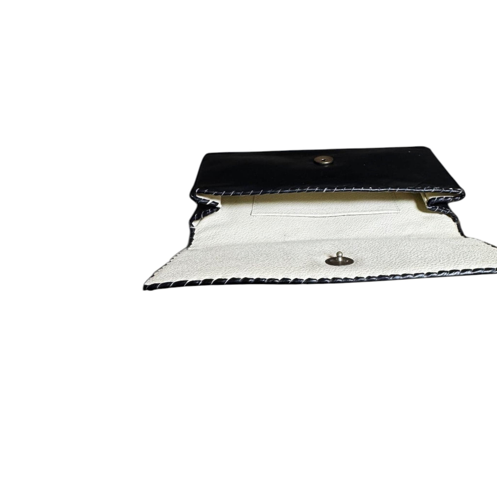 Pochette "Obsidian Studs" in Pelle Nera Lucida con Dettagli Gold